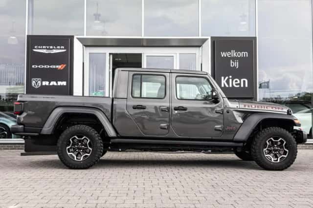 Jeep Gladiator (2024) thumbnail 3