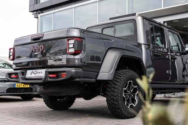Jeep Gladiator (2024) thumbnail 4