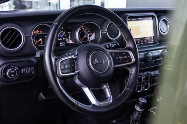 Jeep Gladiator (2022) thumbnail 2
