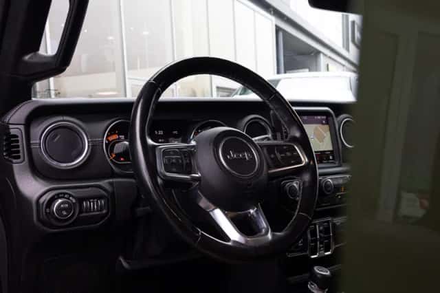 Jeep Gladiator (2022) thumbnail 4
