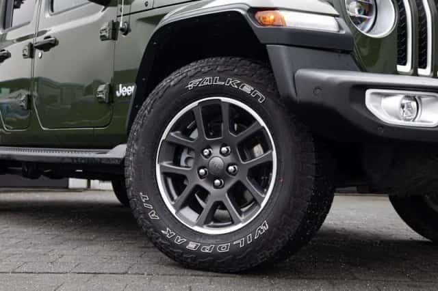 Jeep Gladiator (2022) thumbnail 5