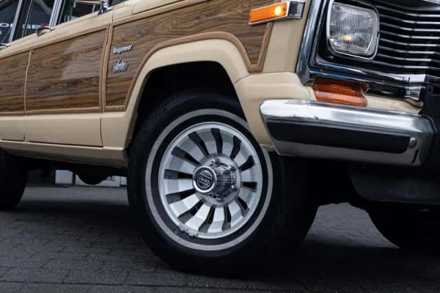 Jeep Wagoneer (1983) thumbnail 3