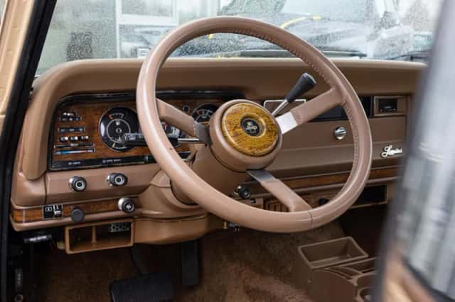 Jeep Wagoneer (1983) thumbnail 4