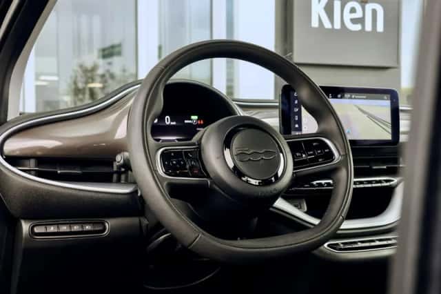 Fiat 500e (2020) thumbnail 2