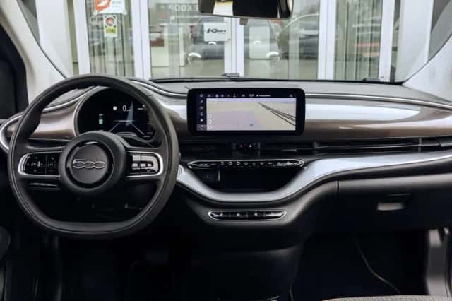 Fiat 500e (2020) thumbnail 3