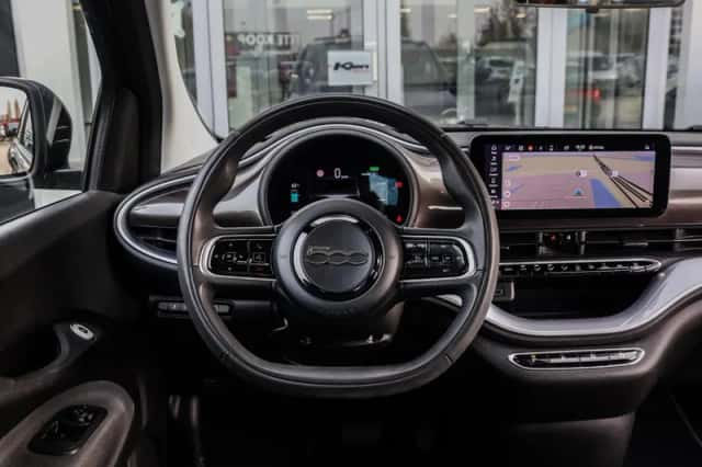 Fiat 500e (2020) thumbnail 2