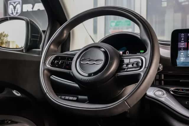 Fiat 500e (2020) thumbnail 3