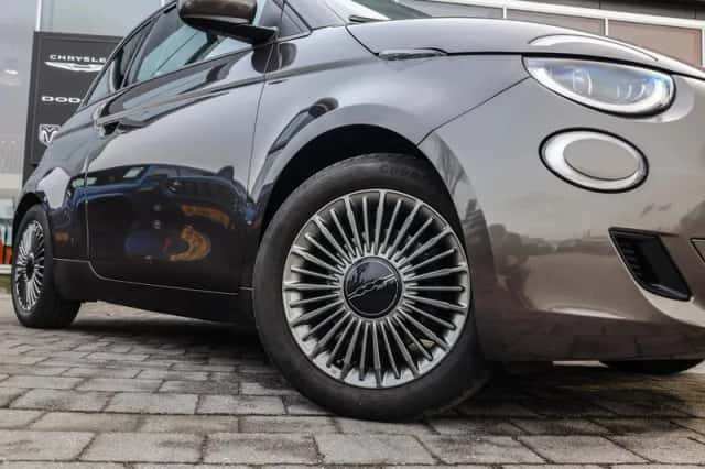 Fiat 500e (2020) thumbnail 5