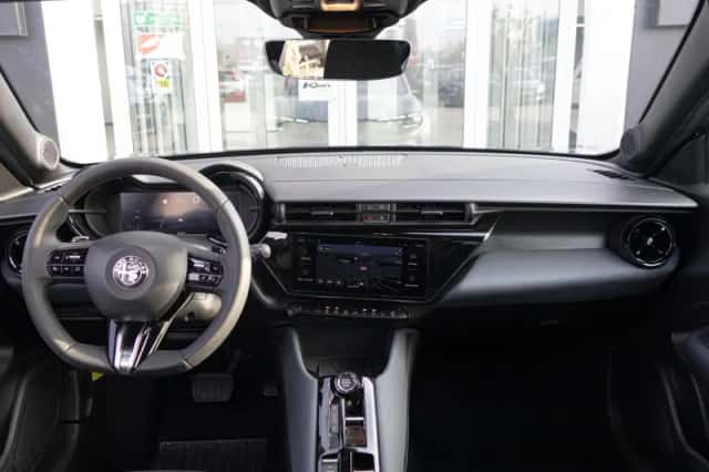 Alfa Romeo Junior (2025) thumbnail 2