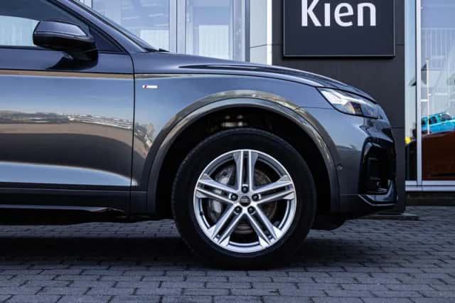 Audi Q5 (2023) thumbnail 4