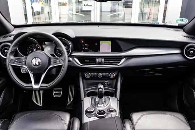 Alfa Romeo Stelvio (2019) thumbnail 2