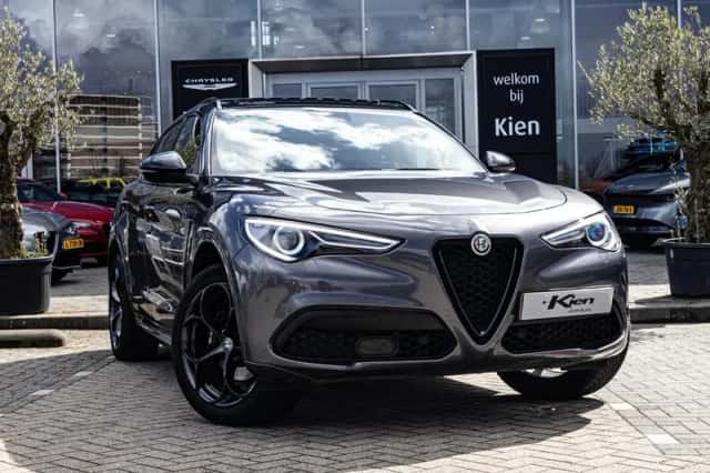 Alfa Romeo Stelvio (2019) thumbnail 4