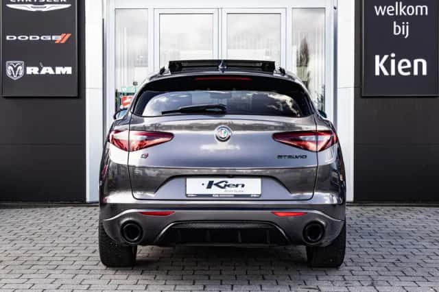Alfa Romeo Stelvio (2019) thumbnail 5