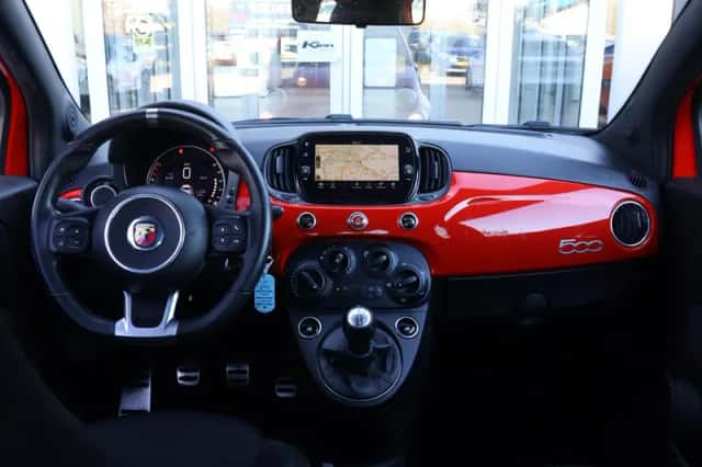Fiat 500 (2018) thumbnail 2