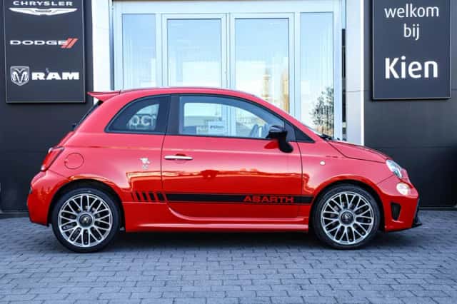 Fiat 500 (2018) thumbnail 3