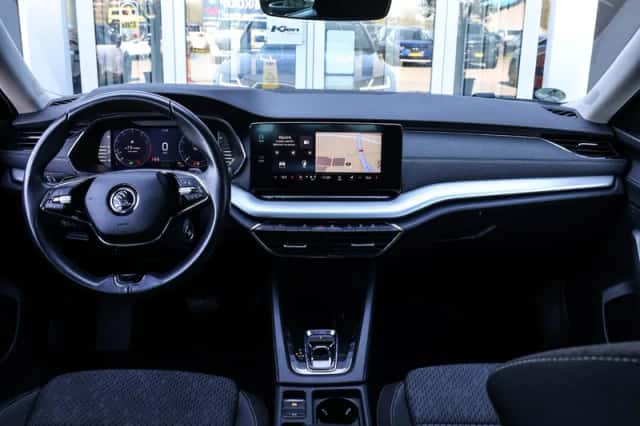 Škoda Octavia (2023) thumbnail 2