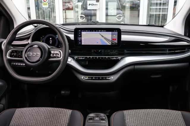 Fiat 500e (2020) thumbnail 2
