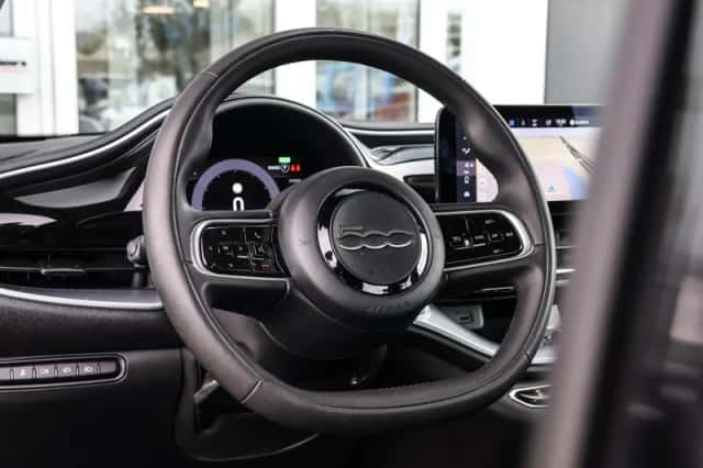 Fiat 500e (2020) thumbnail 5