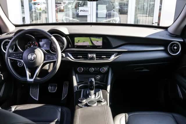 Alfa Romeo Stelvio (2020) thumbnail 2