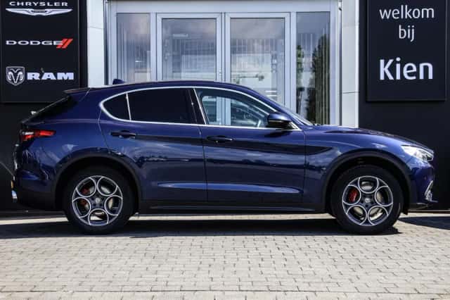 Alfa Romeo Stelvio (2020) thumbnail 3