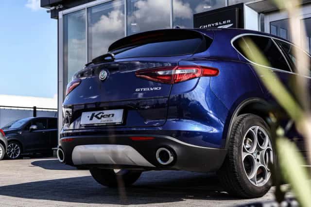 Alfa Romeo Stelvio (2020) thumbnail 4