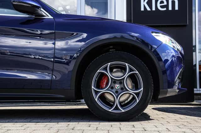 Alfa Romeo Stelvio (2020) thumbnail 5
