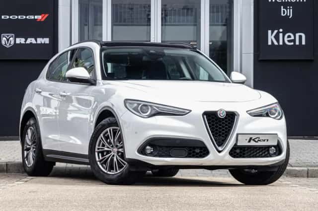 Alfa Romeo Stelvio (2019) thumbnail 1
