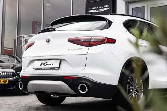 Alfa Romeo Stelvio (2019) thumbnail 5