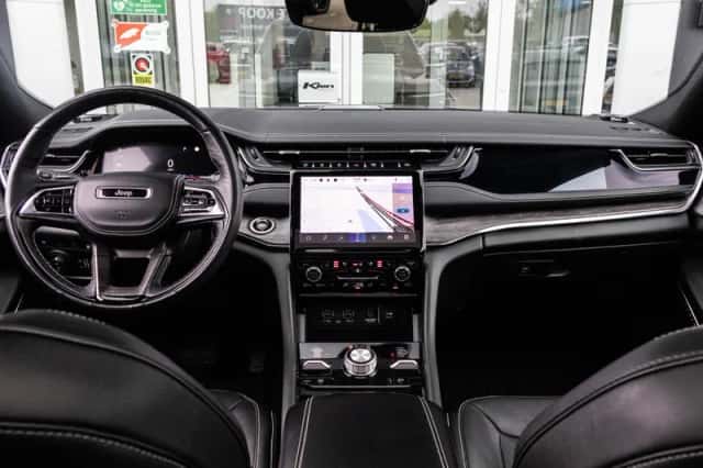 Jeep Grand Cherokee (2023) thumbnail 2