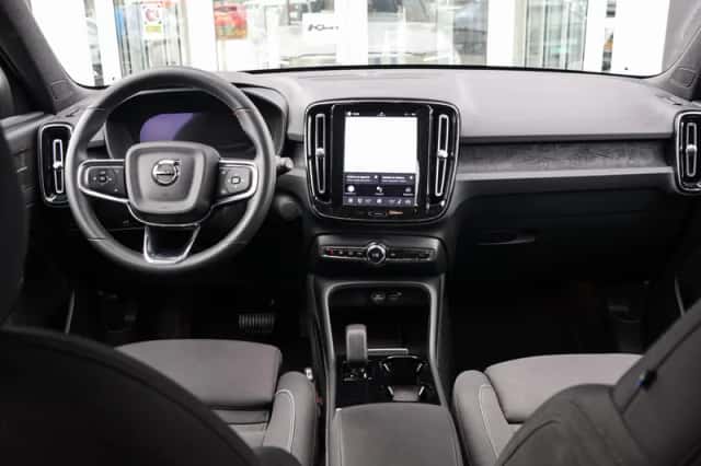 Volvo XC40 (2024) thumbnail 2