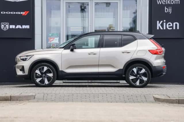 Volvo XC40 (2024) thumbnail 4
