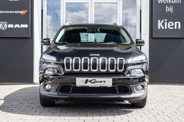 Jeep Cherokee (2016) thumbnail 3