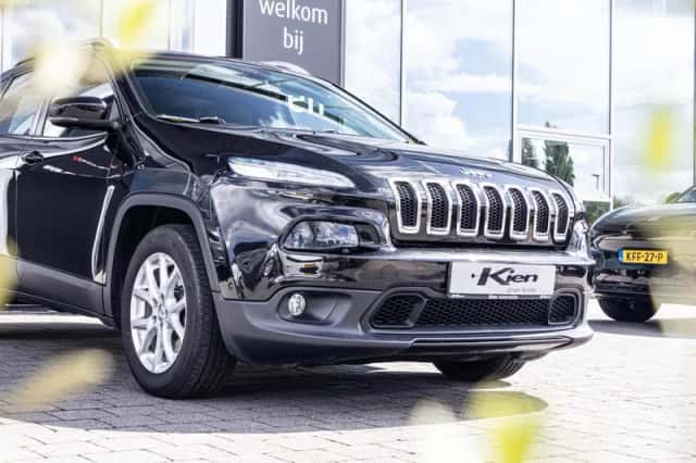 Jeep Cherokee (2016) thumbnail 4