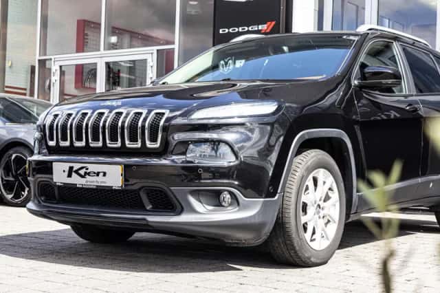 Jeep Cherokee (2016) thumbnail 5