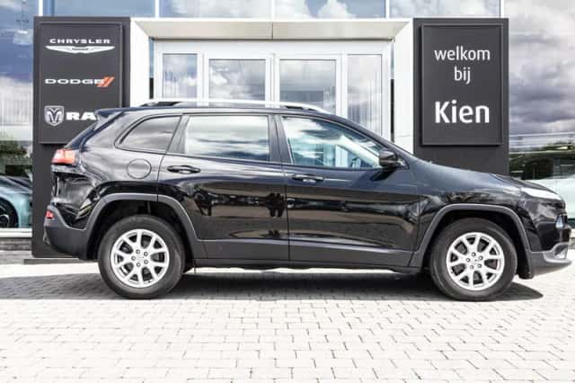 Jeep Cherokee (2016) thumbnail 6
