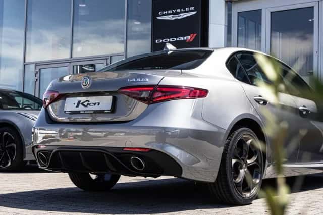 Alfa Romeo Giulia (2020) thumbnail 3