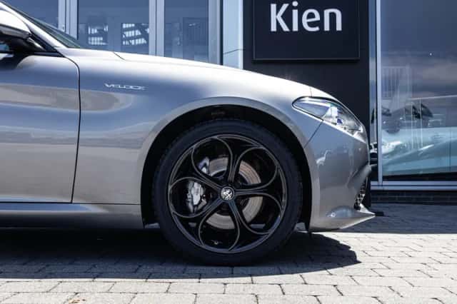 Alfa Romeo Giulia (2020) thumbnail 5