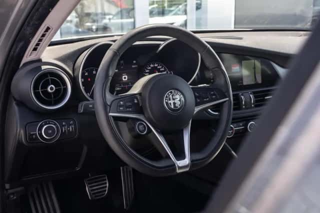 Alfa Romeo Giulia (2020) thumbnail 6
