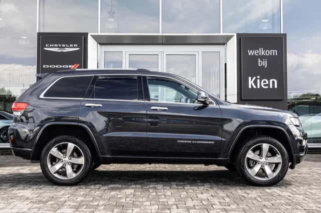 Jeep Grand Cherokee (2016) thumbnail 4