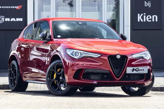 Alfa Romeo Stelvio (2018) thumbnail 1