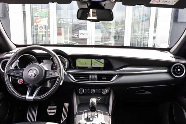 Alfa Romeo Stelvio (2018) thumbnail 2