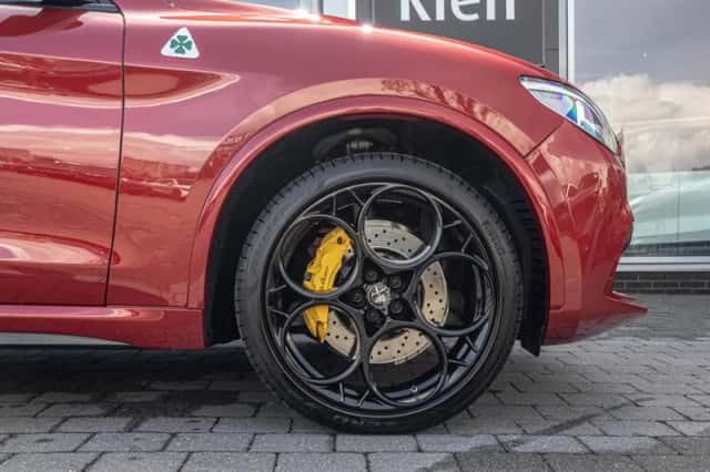 Alfa Romeo Stelvio (2018) thumbnail 5