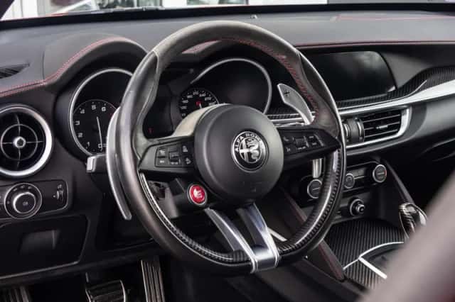 Alfa Romeo Stelvio (2018) thumbnail 6