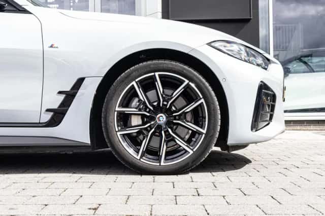 BMW i4 (2022) thumbnail 5