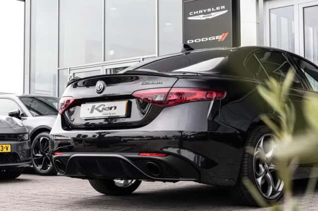 Alfa Romeo Giulia (2021) thumbnail 4
