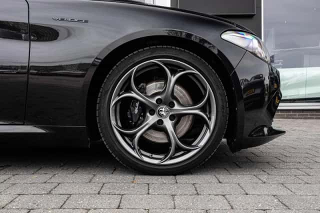 Alfa Romeo Giulia (2021) thumbnail 5