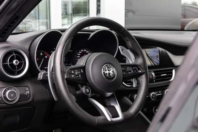 Alfa Romeo Giulia (2021) thumbnail 6