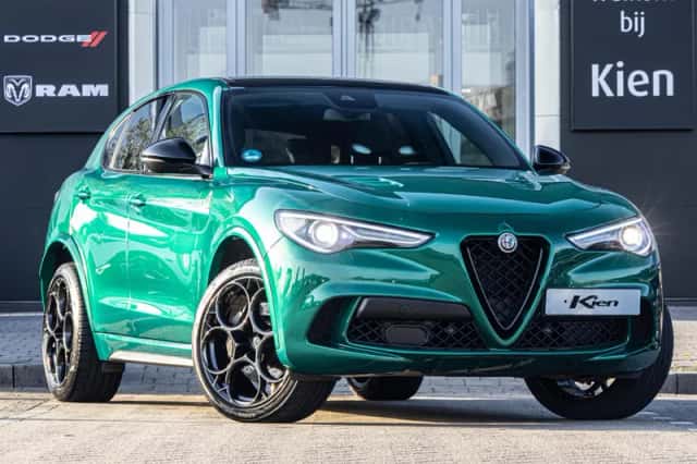 Alfa Romeo Stelvio (2023) thumbnail 1