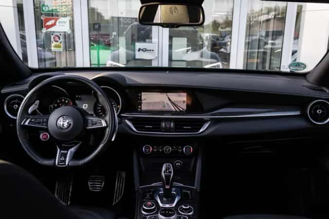 Alfa Romeo Stelvio (2023) thumbnail 2