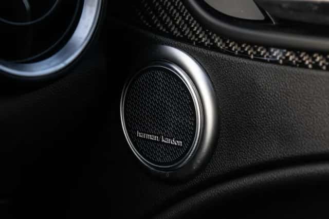 Alfa Romeo Stelvio (2023) thumbnail 4